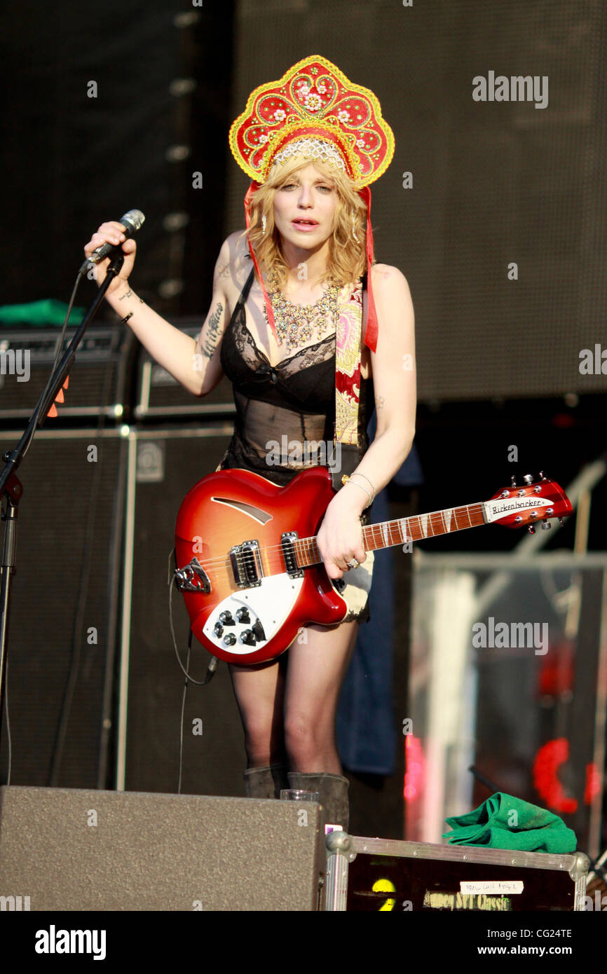 July 23,2011. American singer-songwriter Courtney Love performing at Afisha  Picnic music festival in Moscow,Russia. Pictured: Courtney Love wearing the  kokoshnik - traditional Russian head-dress worn by women Stock Photo - Alamy