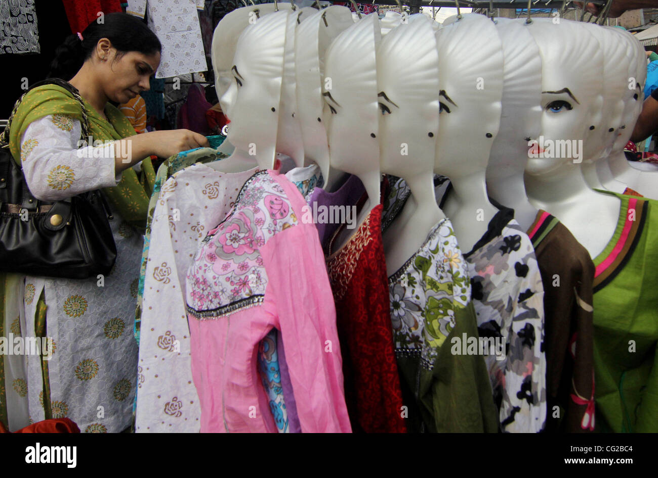 Aug. 29, 2011 Srinagar, Kashmir, India Kashmiri Muslim women buying