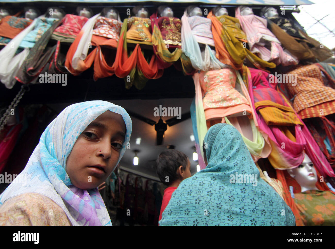 Aug. 29, 2011 Srinagar, Kashmir, India Kashmiri Muslim women shop