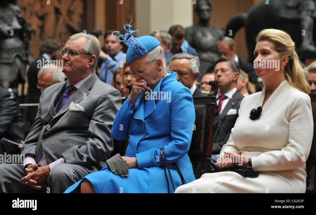 September 06,2011. Moscow,Russia. Pictured: HM The Queen of Denmark Margrethe II (c),her husband Prince Henrik of Denmark (l) and Russian First Lady Svetlana Medvedeva during a visit to the Pushkin Museum . Queen Margrethe is to hold official talks in Moscow and then in St. Petersburg. Stock Photo