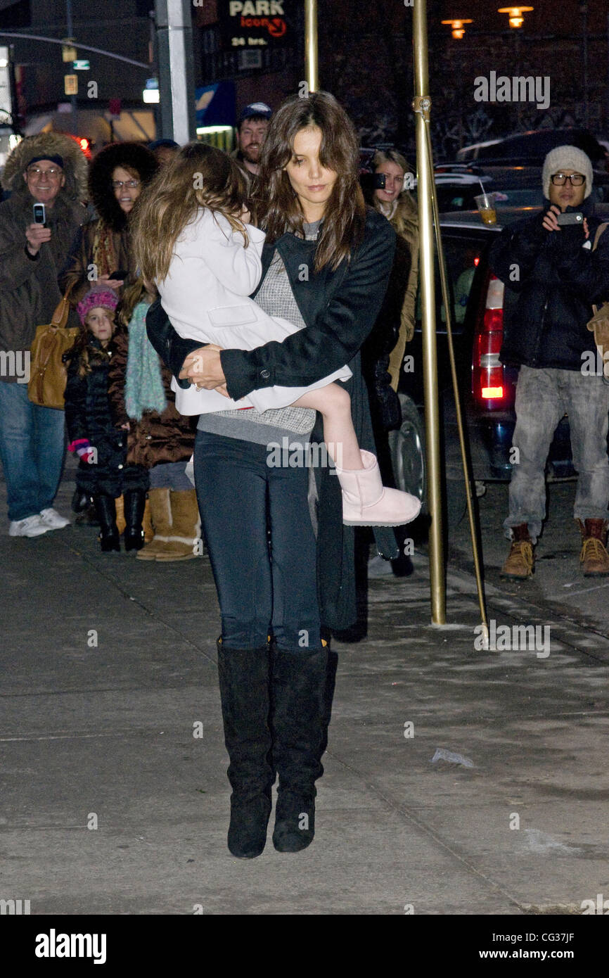 Katie Holmes carries her daughter, Suri Cruise, whilst out shopping in New York City New York City, USA - 19.12.10 Stock Photo