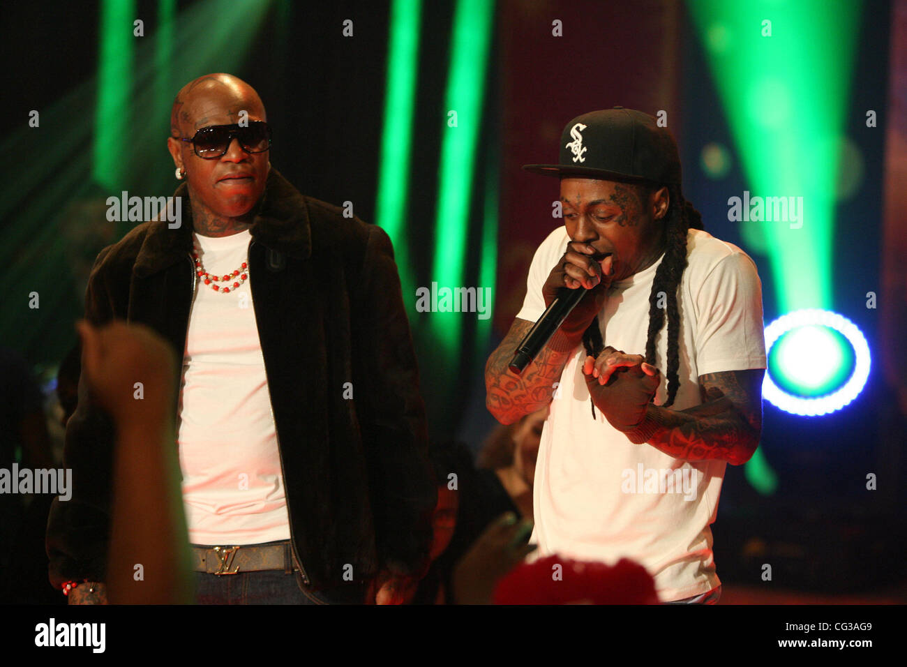 Birdman And Lil Wayne Kissing On 106 And Park(06)