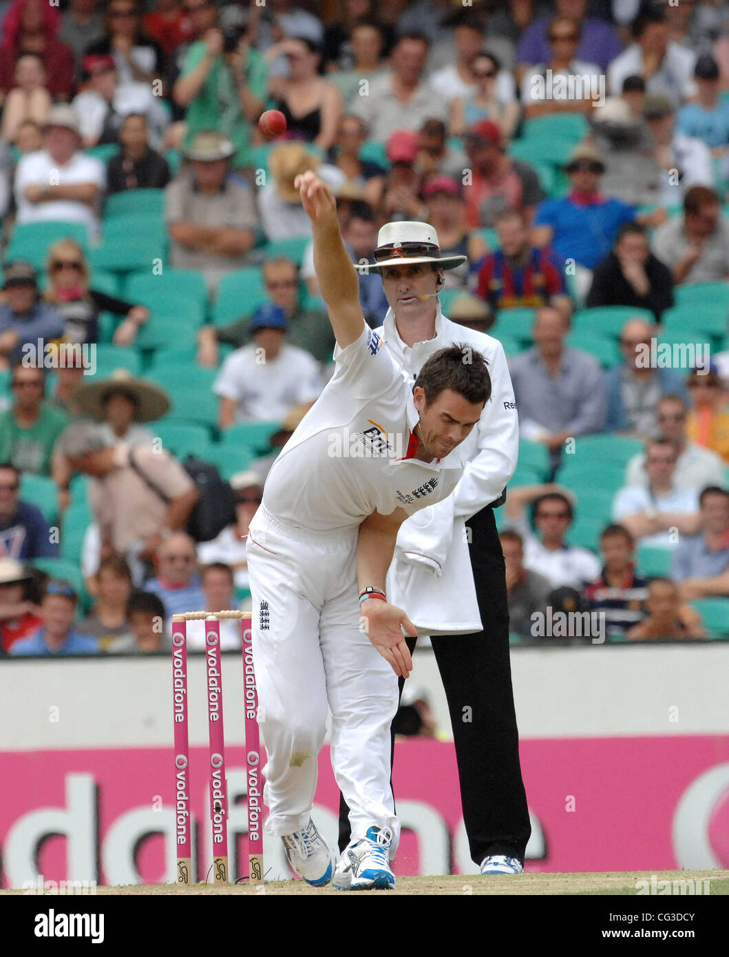 Jimmy Anderson of England,  on day two of the fifth Ashes cricket Test at the Sydney Cricket Ground. England were 145-2 chasing the Australian first innings score of 280 as play continued.  Sydney, Australia - 04.01.11 Stock Photo