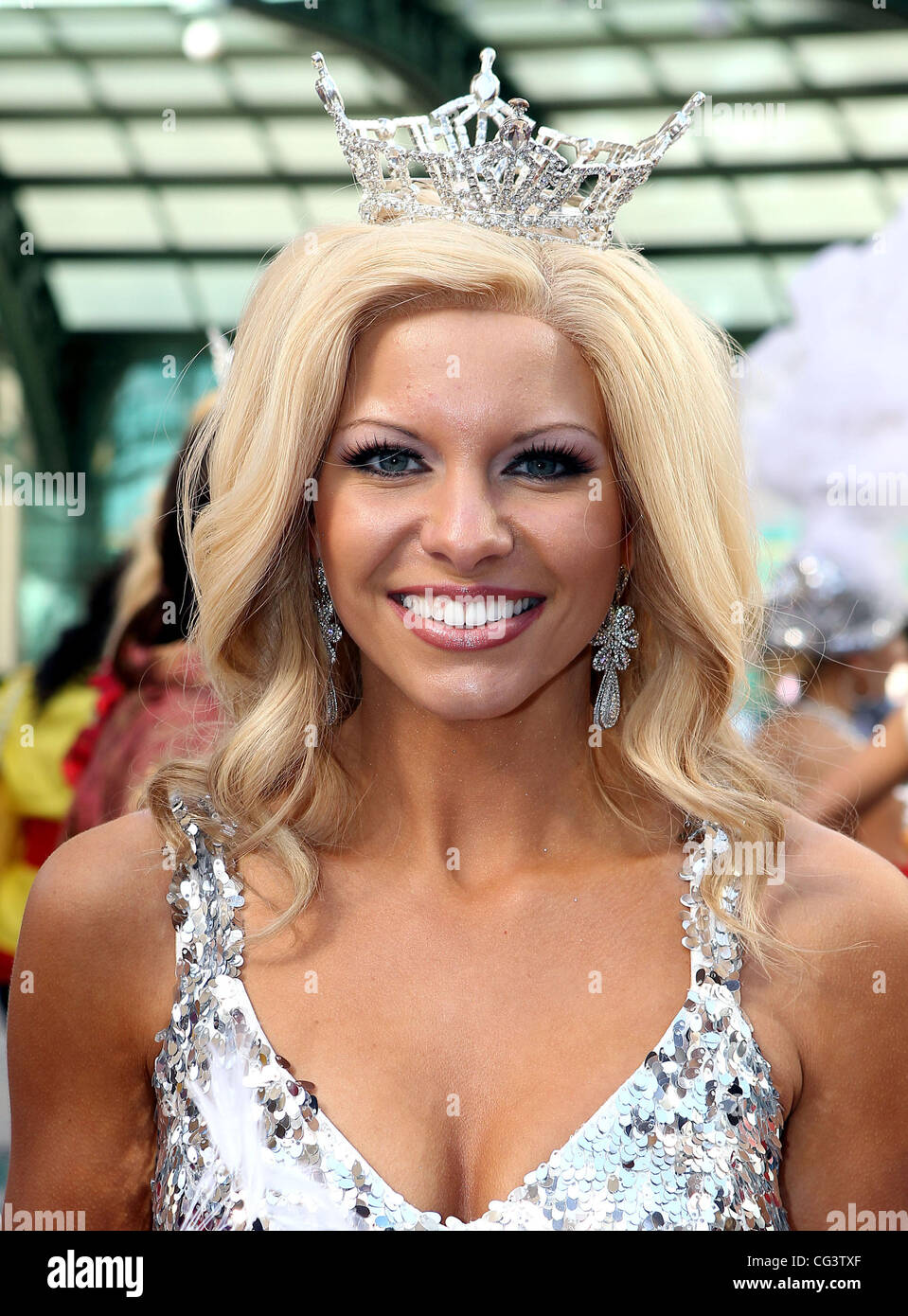 Miss Delaware Kayla Martell Miss America 2011 DSW Parade of Shoes at