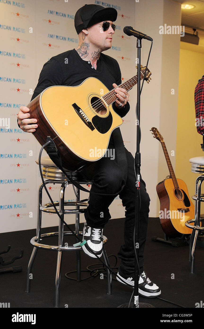 Benji Madden Good Charlotte performing an acoustic concert at Macys Aventura, Florida 15.01.11