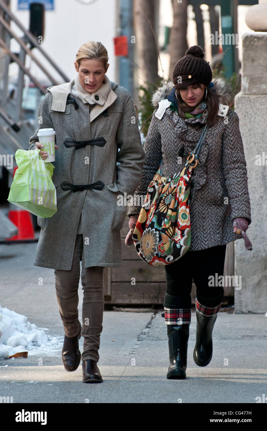 Kelly Rutherford Kelly Rutherford is seen on the set of Gossip Girl in ...