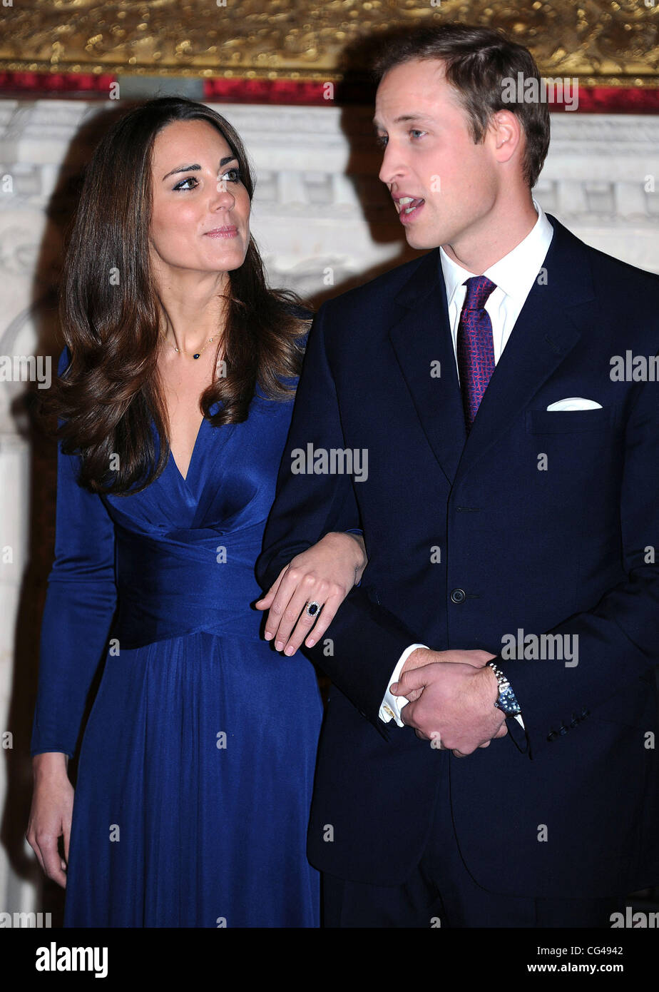 Prince William and Kate Middleton pose for photographs in the State ...