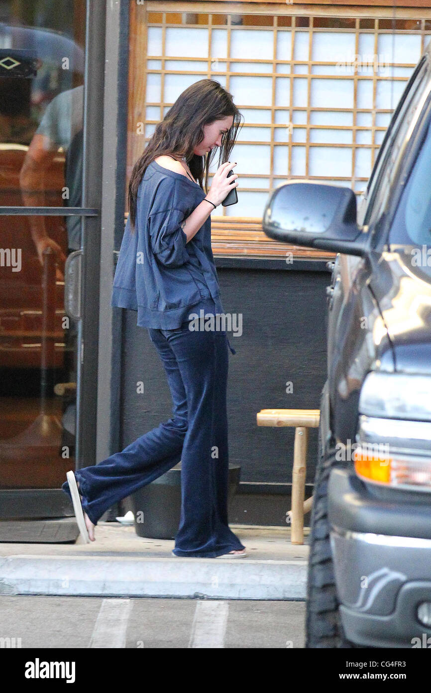 Megan Fox leaving Asanebo Japanese restaurant in Studio City after