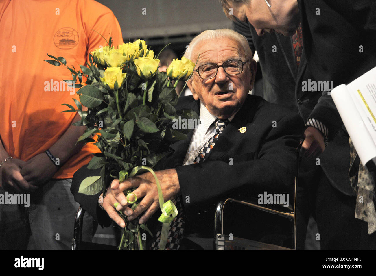 Sir Nicholas Winton Children Hi Res Stock Photography And Images Alamy   Sir Nicholas George Winton Mbe Who Saved Hundreds Of Jewish Children CG4NF5 