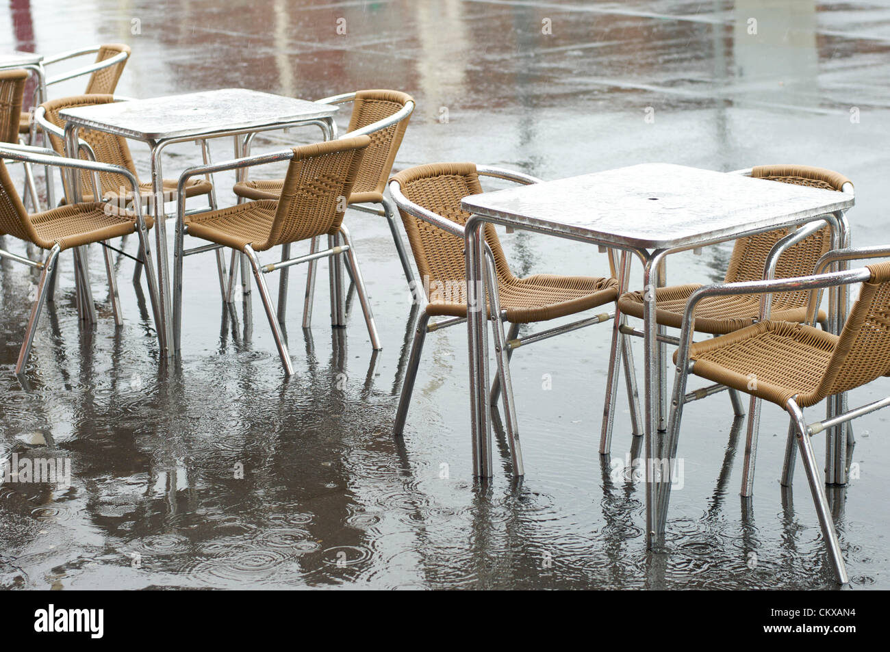 Pavement cafe tables in the rain Stock Photo - Alamy