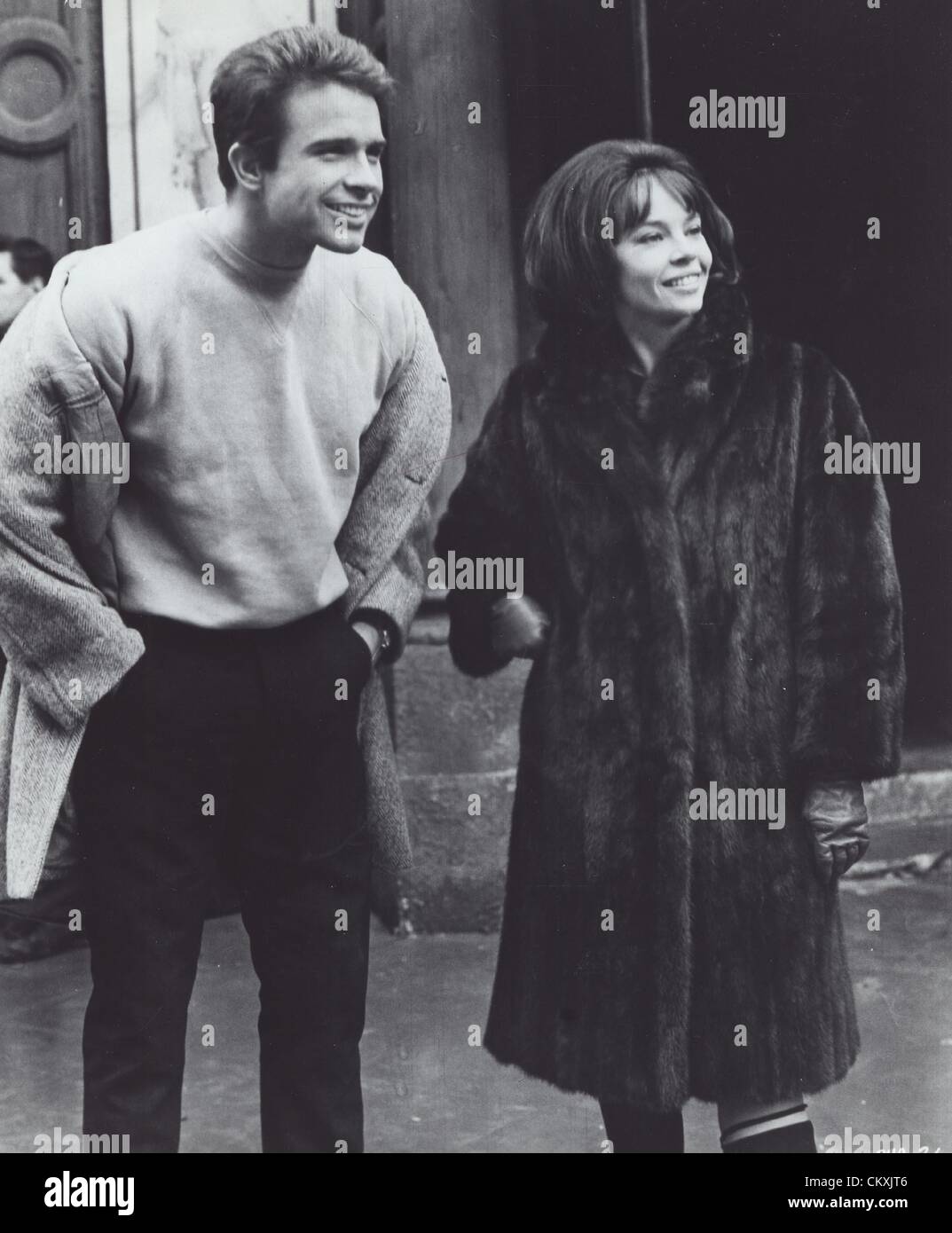 WARREN BEATTY Leslie Caron.Promise Her Anything.Supplied by   Photos, inc.(Credit Image: Â© Supplied By Globe Photos, Inc/Globe Photos/ZUMAPRESS.com) Stock Photo