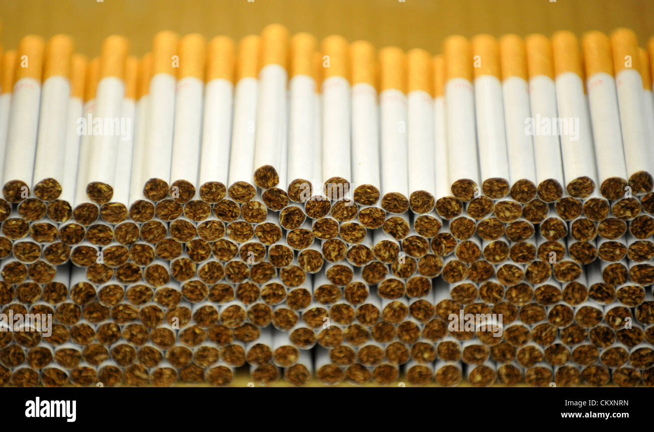 Philip morris cigarettes hi-res stock photography and images - Alamy