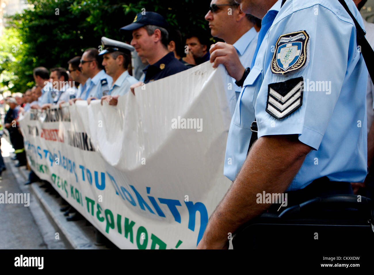 Athens, Greece. 31st Aug 2012. Police officers protest outside the Finance Ministry in the center of Athens. Police associations staged the protest against a new round of public sector pay cuts expected as part of a massive new Greek austerity package needed for the crisis hit country to continue receiving bailout loan installments. (Credit Image: Credit:  Aristidis Vafeiadakis/ZUMAPRESS.com/Alamy Live News) Stock Photo