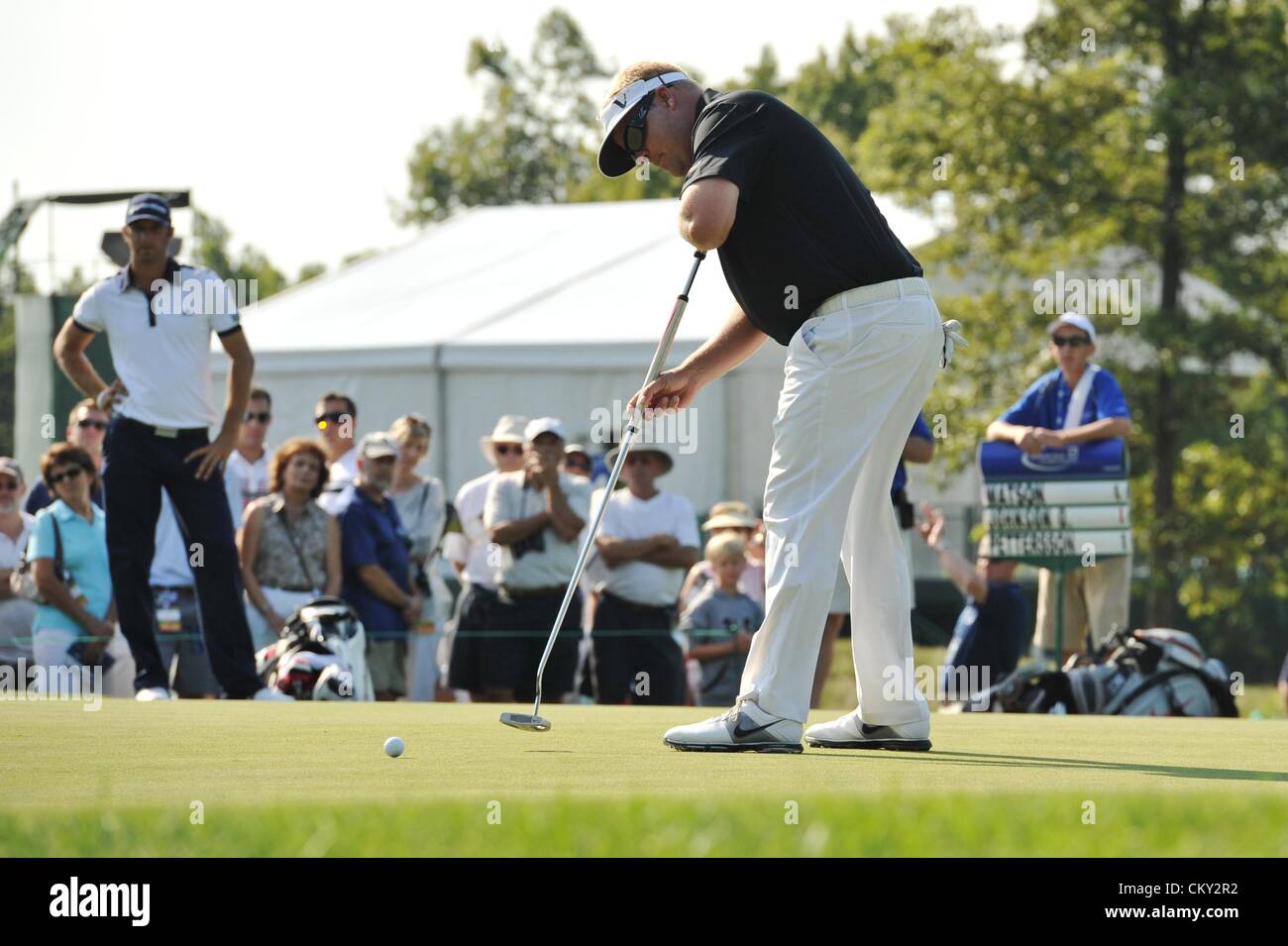 Controversial Putter 31.08.2012. Norton, Boston, USA. Carl Pettersson putts with the ...