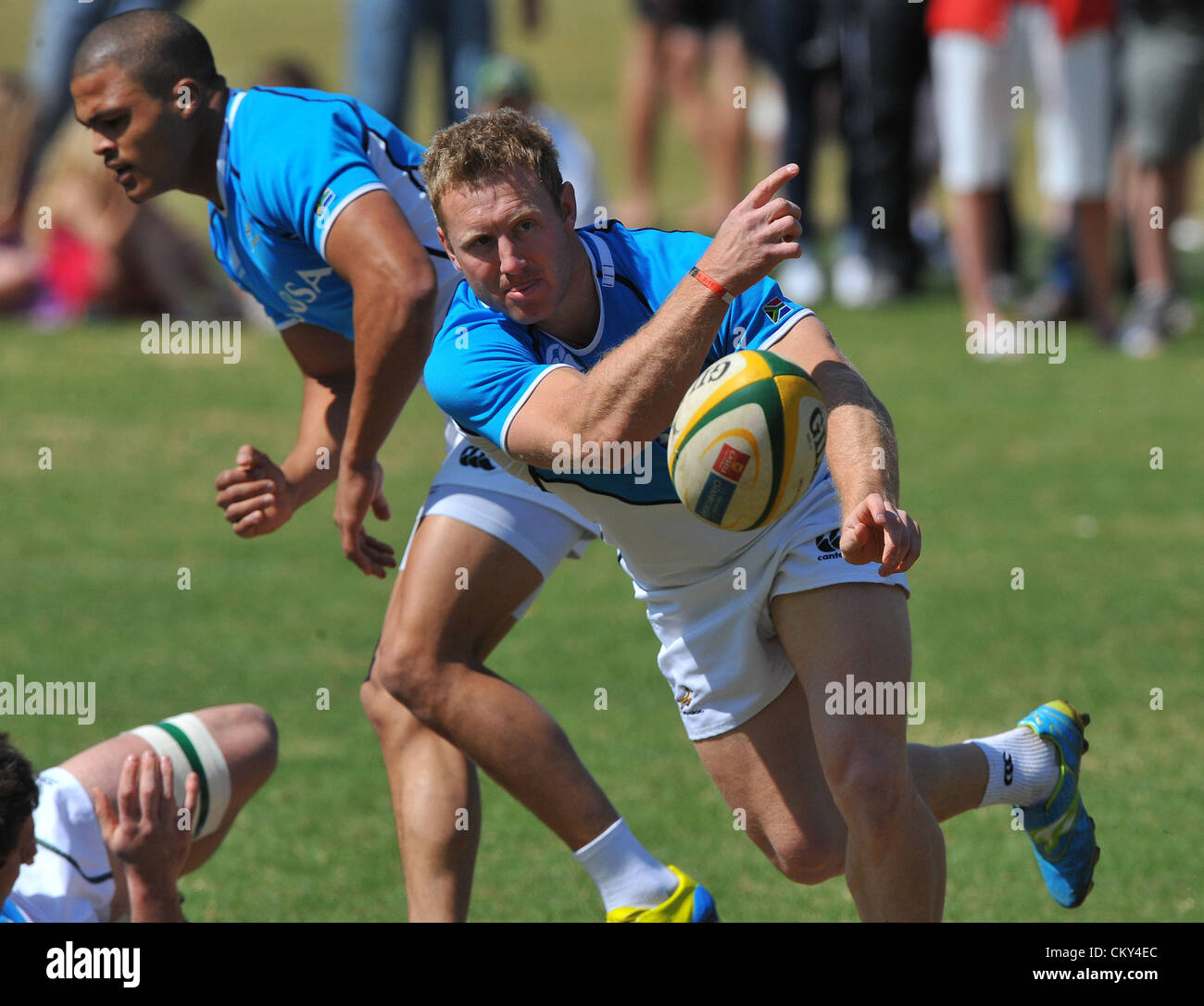 JOHANNESBURG, SOUTH AFRICA - SEPTEMBER 01, Jano Vermaak spreads the ball during the South African national rugby team field session and media conference at KES on September 01, 2012 in Johannesburg, South Africa Photo by Duif du Toit / Gallo Images Stock Photo