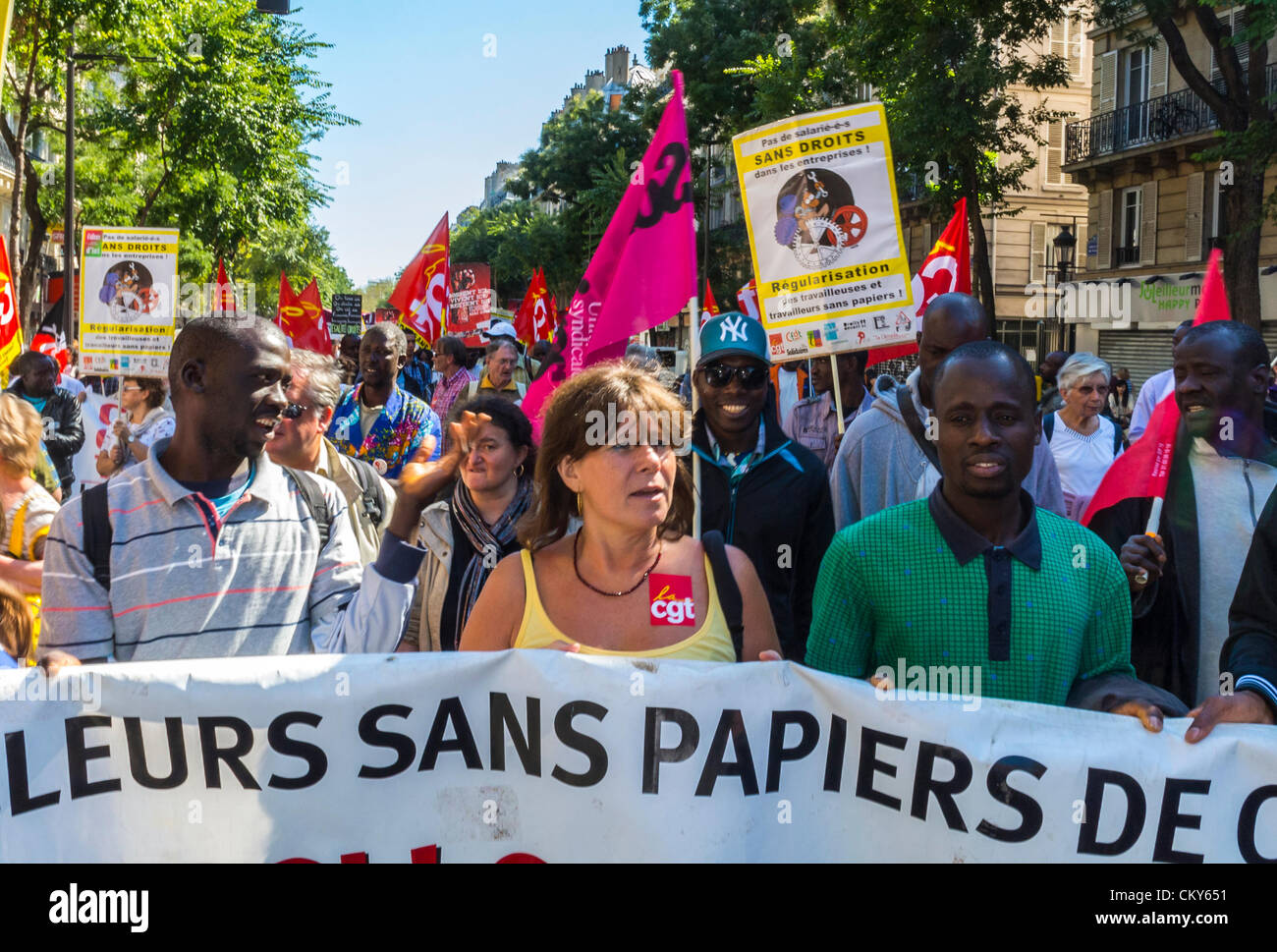 Paris, France, Collective African Immigrants Without Documents Protests, réfugiés Marching with Protest Banners, ("Sans Papiers"), in Public Demonstration, immigration law protest, immigrant justice, large multicultural crowd, immigrant labor, immigrants rights, integrated, protesters multiracial human rights, illegal migrants, crowd of people from front Stock Photo