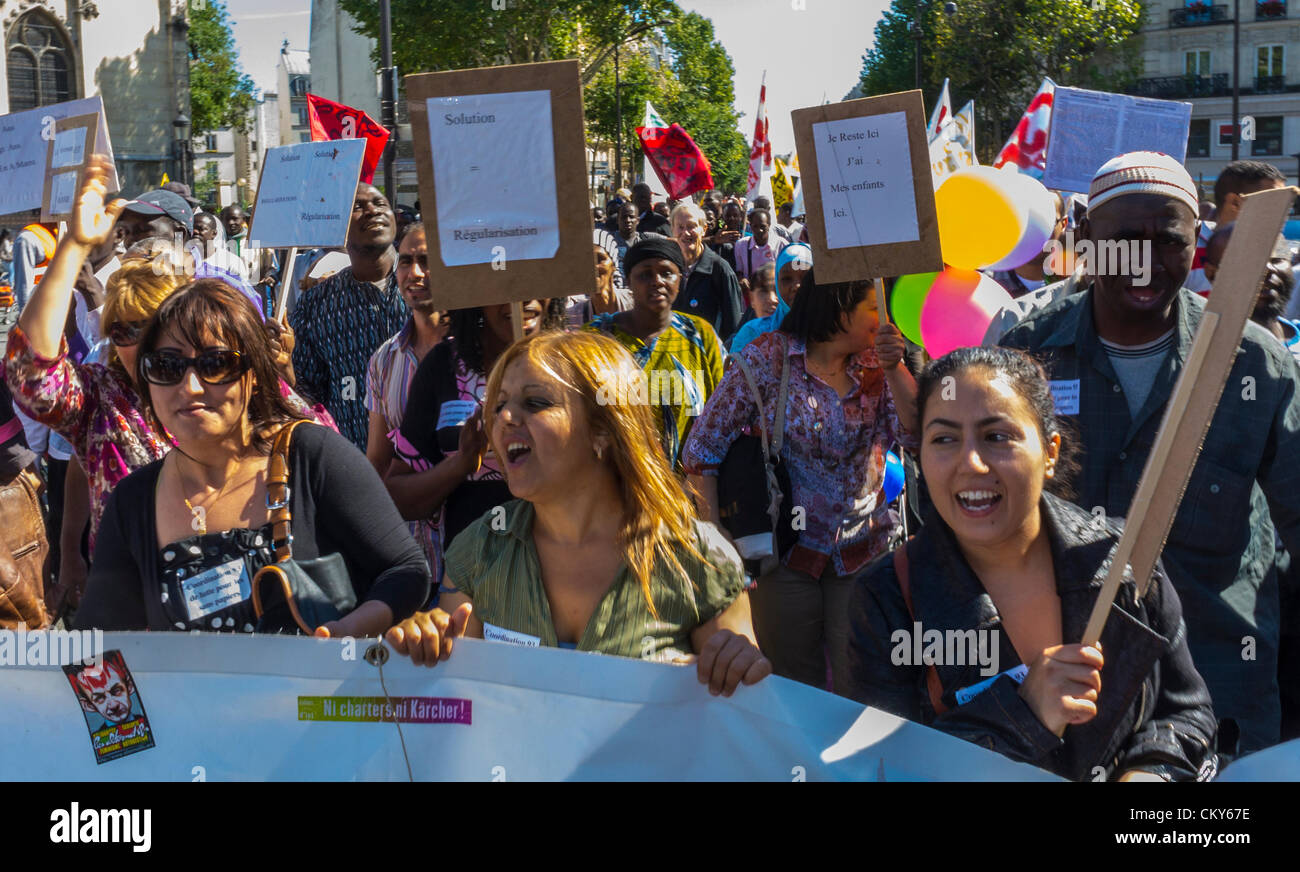 Paris, France, Immigrants Without Documents , réfugiés, Sans Papiers, Migrants Demonstration, Women holding Banners Signs, Protesting immigration law protest, rally for xenophobia, immigrant justices immigrants rights Stock Photo