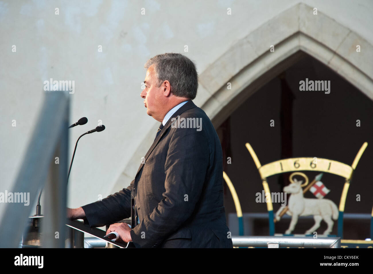 Gavin Grant RSPCA CEO addresses Wildlife Rocks:the crowd throng