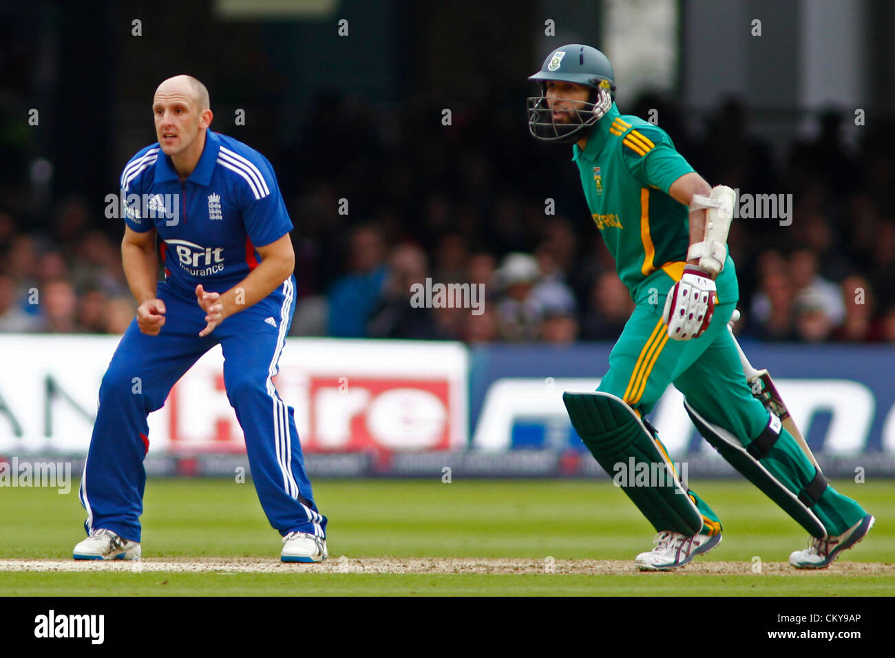 02/09/2012 London, England. England's James Tredwell during the 3rd Nat West one day international cricket match between  England and South Africa and played at Lords Cricket Ground: Mandatory credit: Mitchell Gunn Stock Photo