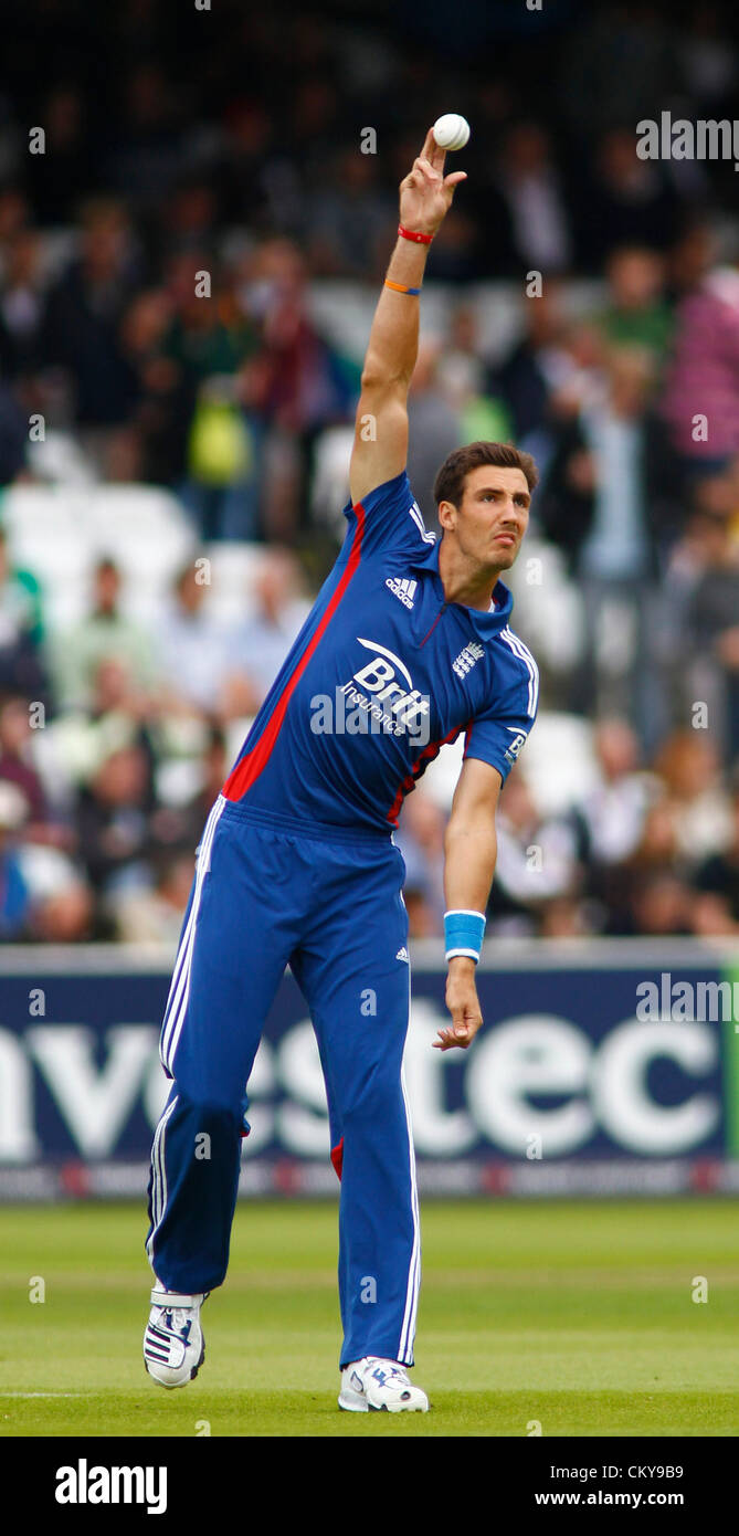 02/09/2012 London, England. England's Steven Finn during the 3rd Nat West one day international cricket match between  England and South Africa and played at Lords Cricket Ground: Mandatory credit: Mitchell Gunn Stock Photo