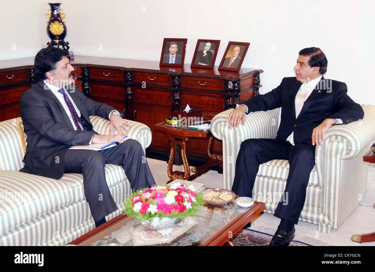 Prime Minister, Raja Pervez Ashraf talks with Professional and