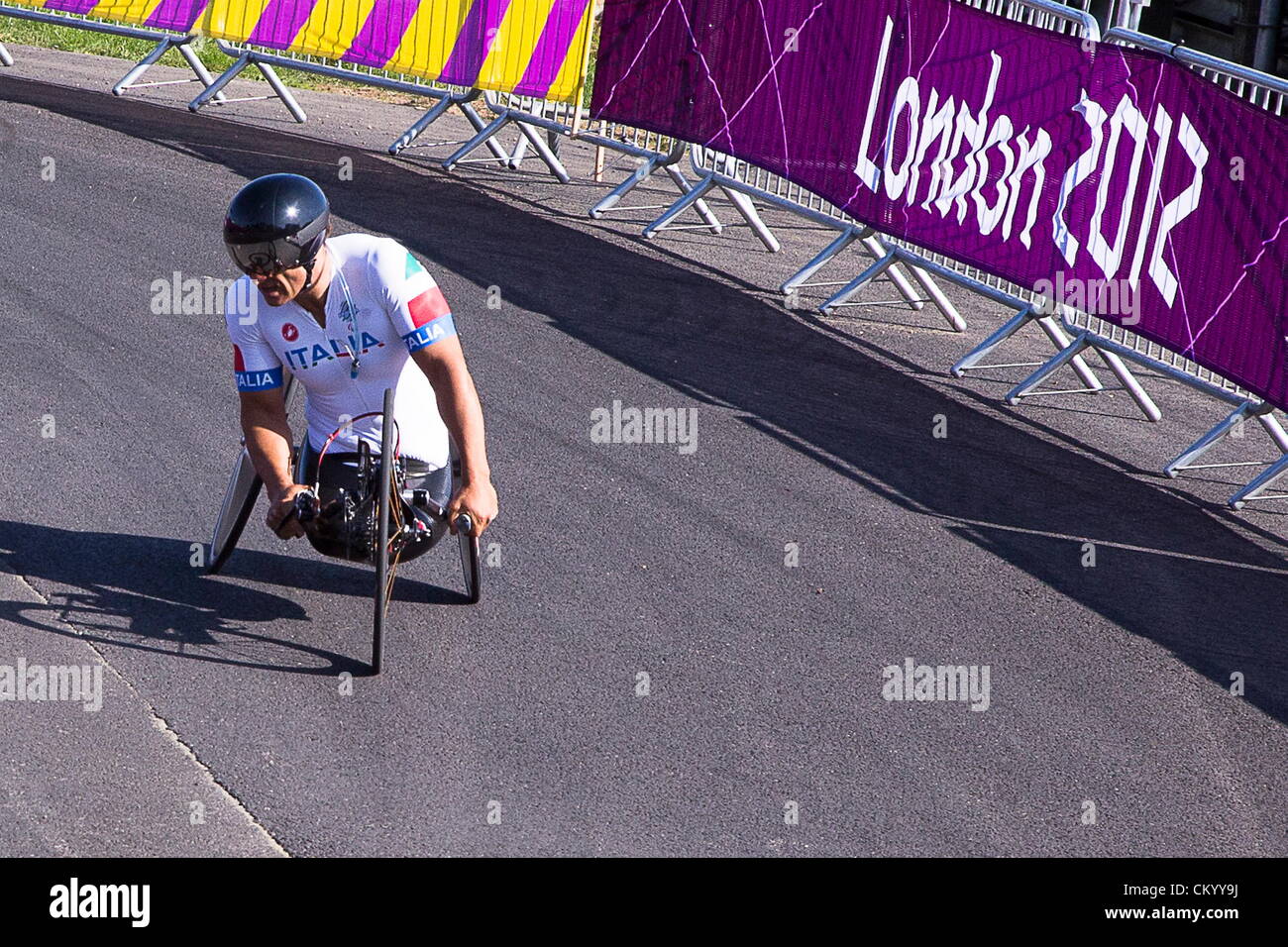 Brands Hatch, Kent, UK. 5th September 2012. Former IndyCar champion Alex Zanardi on his way to winning a gold medal at Brands Hatch. Paralympics 2012. Credit:  Action Plus Sports Images / Alamy Live News Stock Photo
