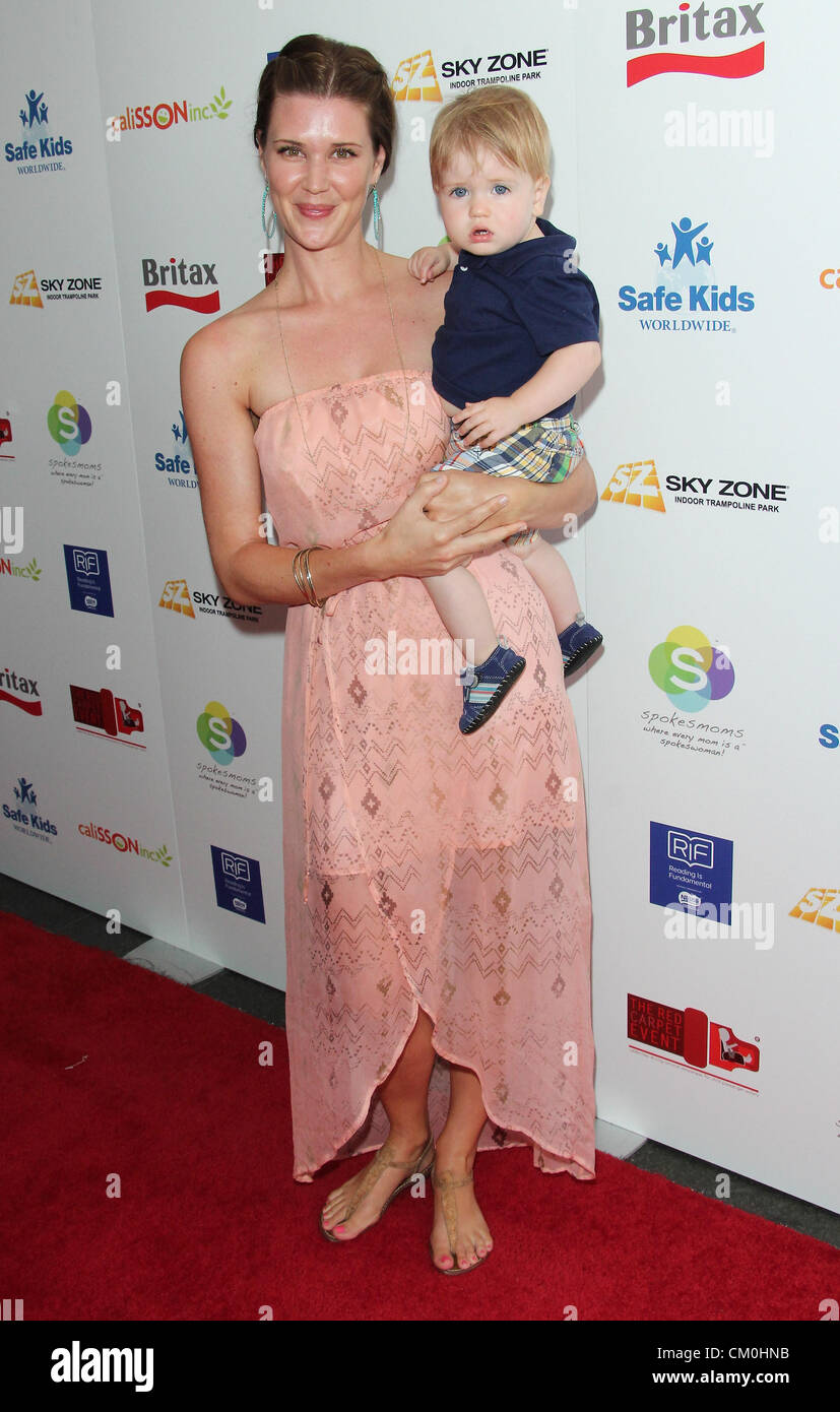 Sarah Lancaster Pregnant