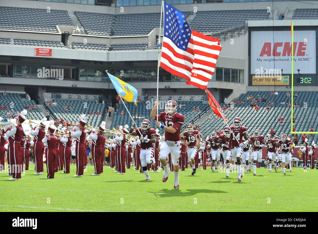 Temple owls football hires stock photography and images Alamy
