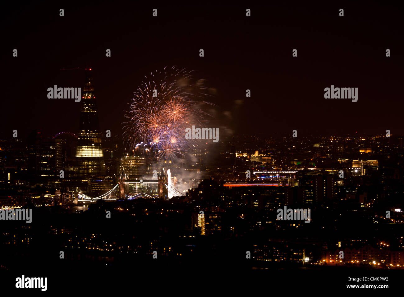 LONDON, UK, 9th Sep, 2012. Fireworks over Tower Bridge and the City celebrating the end of the 2012 Paralympics, as seen from Canary Wharf, the financial centre in London's historic docklands. Stock Photo