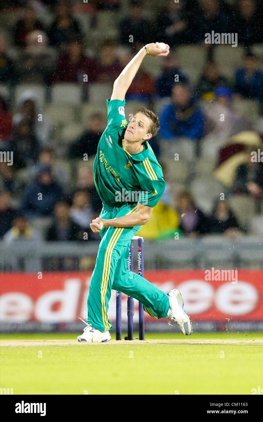 10.09.2012 Manchester, England. South Africa and Titans player Morné Morkel in bowling action during the NatWest International Twenty20 cricket match between England and South Africa from Old Trafford. Stock Photo