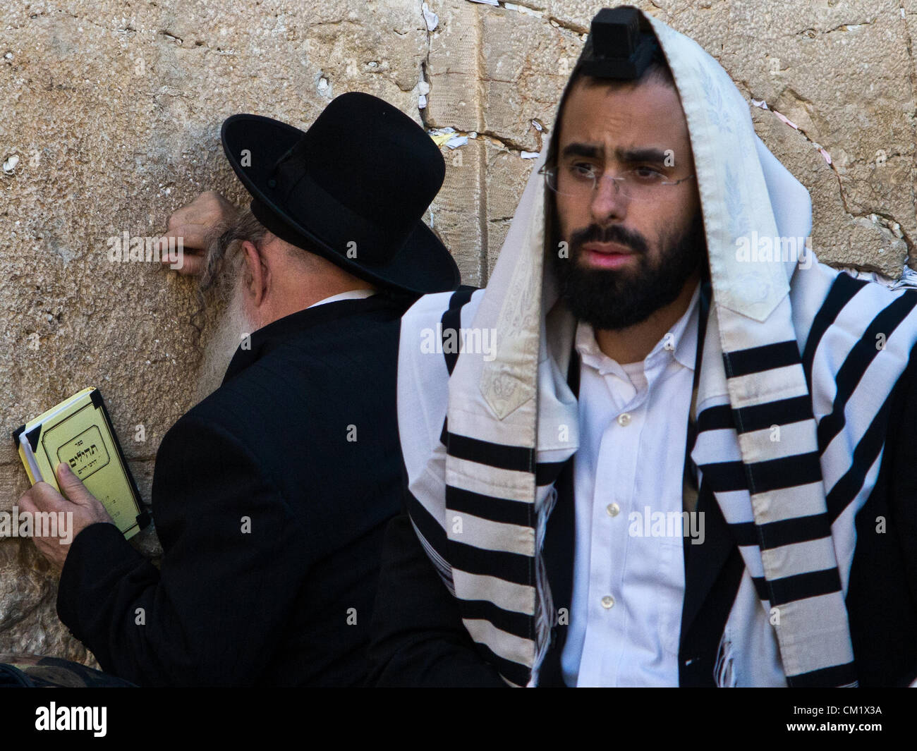 Thousands pray at the Western Wall on the Eve of the Jewish New Year