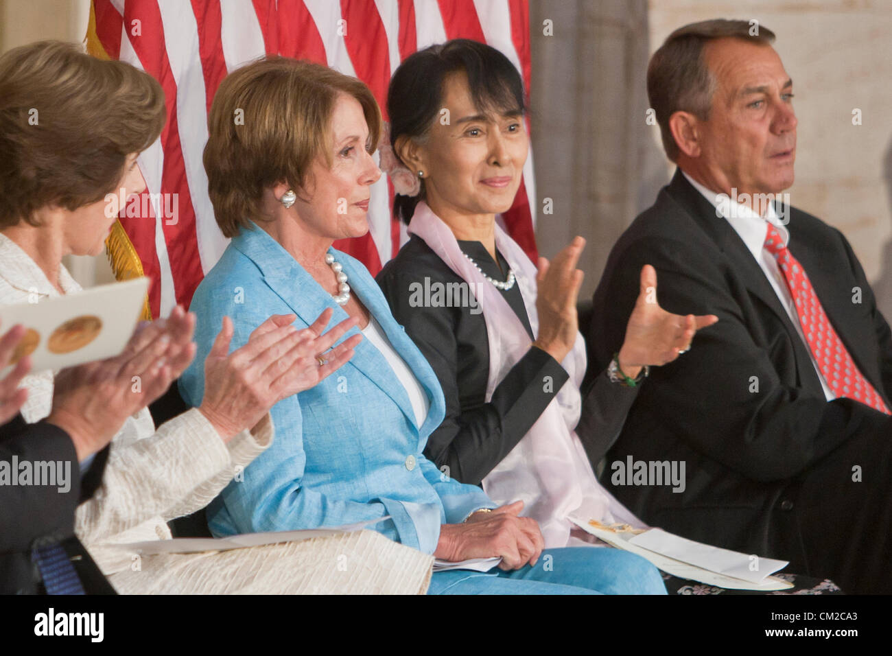 19 September 2012 - Washington,USA - Aung San Suu Kyi reecives Congressional Gold Medal in the Capitol Rotunda (l-r First Lady Laura Bush, House Minority Leader Nancy Pelosi,Aung San Suu Kyi, House Speaker John Boehner ). Photo Credit: Rudy K/Alamy Live News Stock Photo