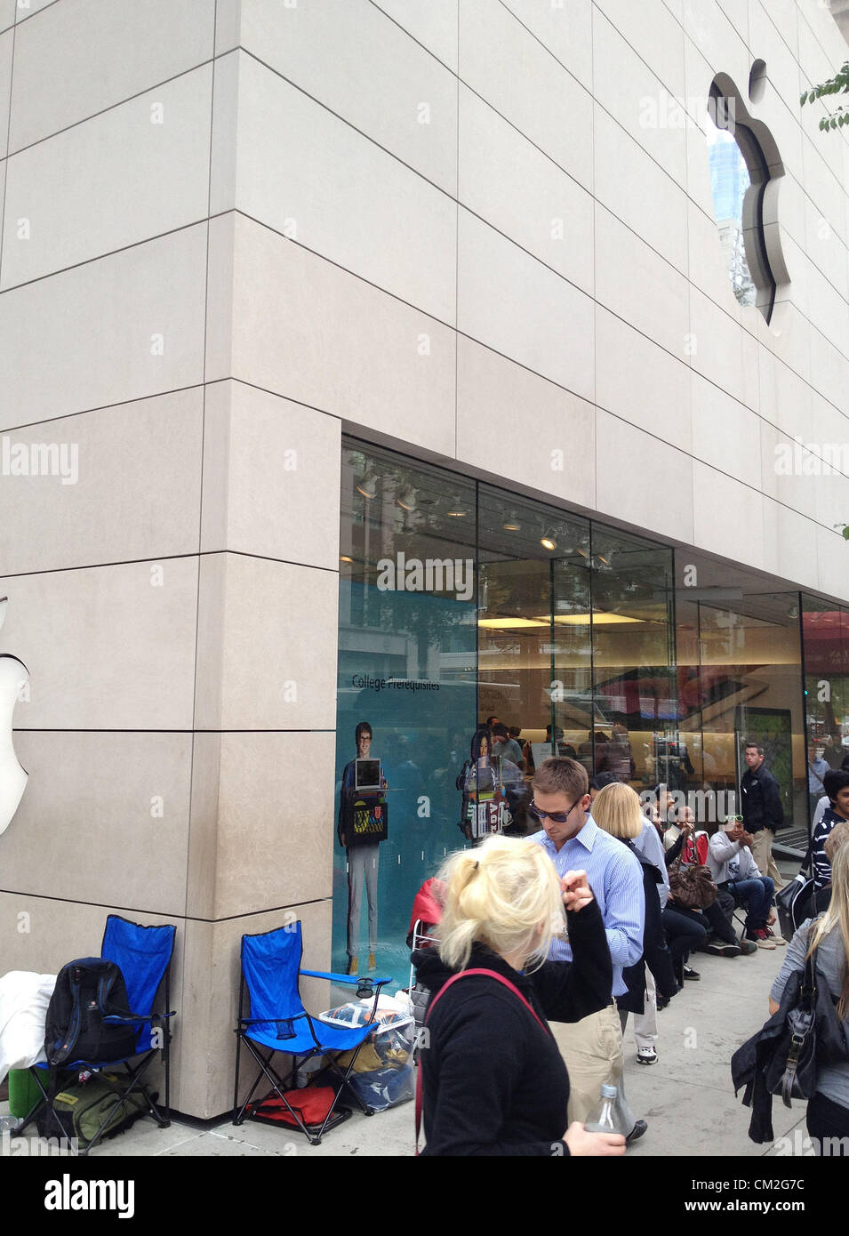 Apple Store Michigan Avenue, Chicago, IL, USA Stock Photo - Alamy