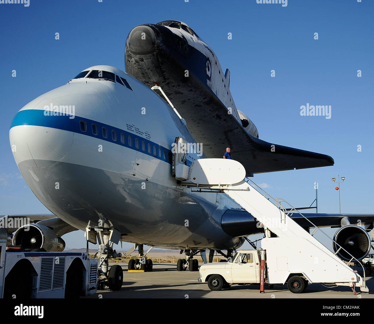 Last space shuttle landing hi-res stock photography and images - Alamy