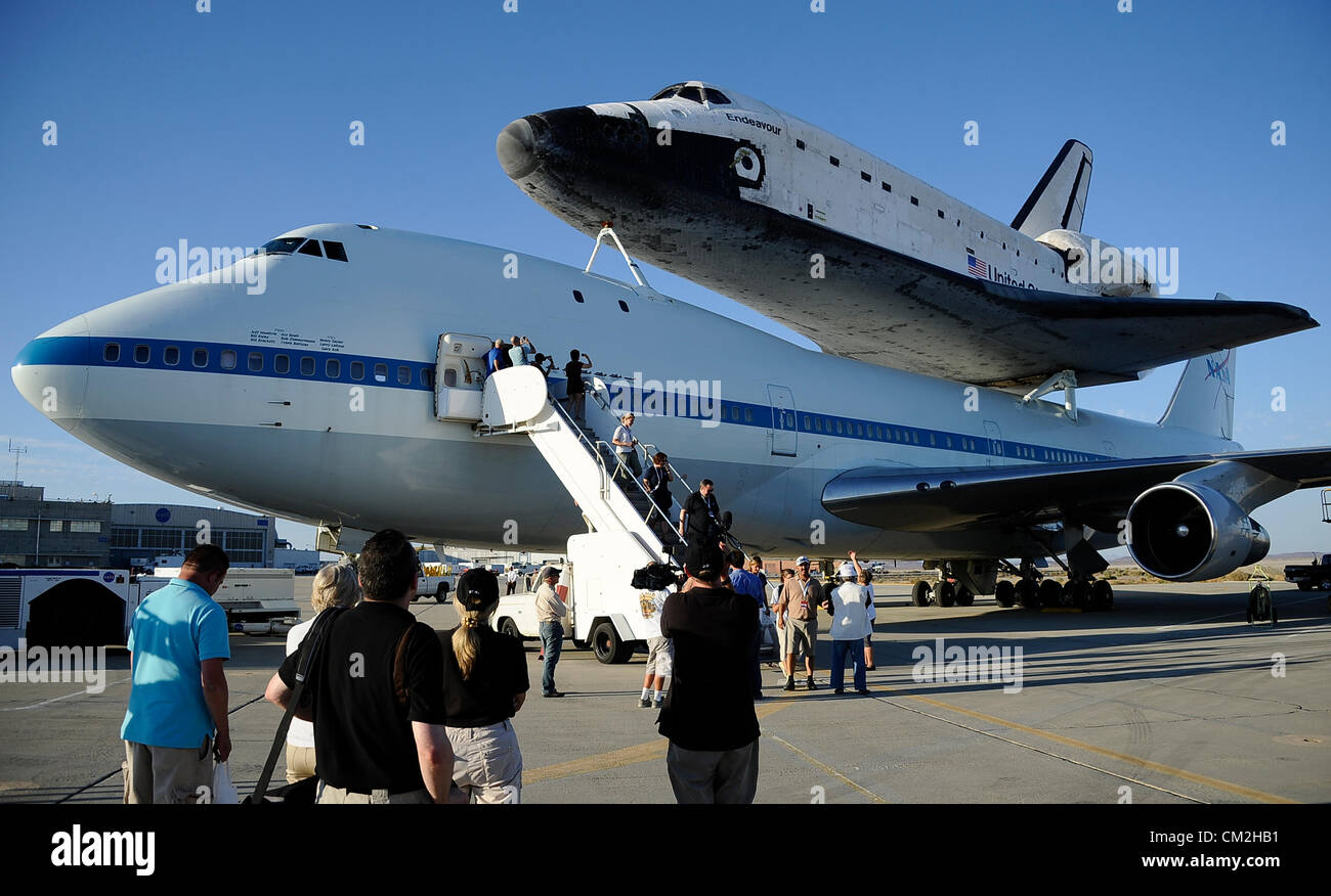 Last space shuttle landing hi-res stock photography and images - Alamy