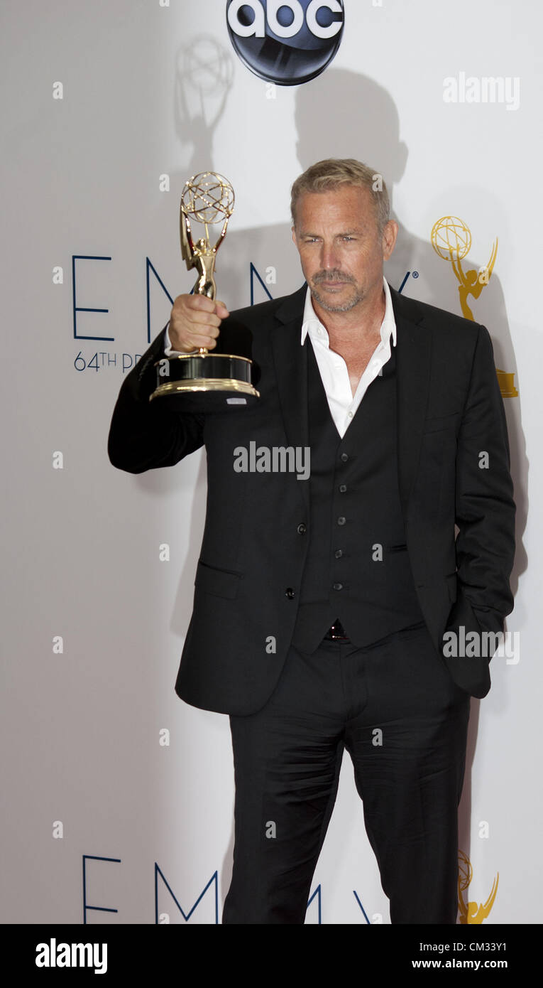 Kevin costner thirteen days film hi-res stock photography and images - Alamy