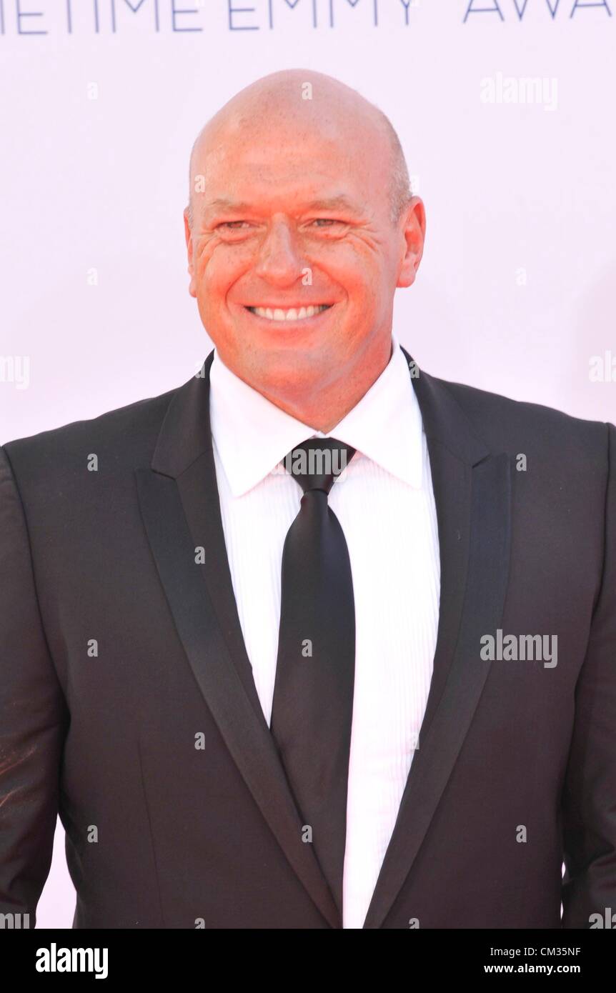 Dean norris full length hi-res stock photography and images - Alamy