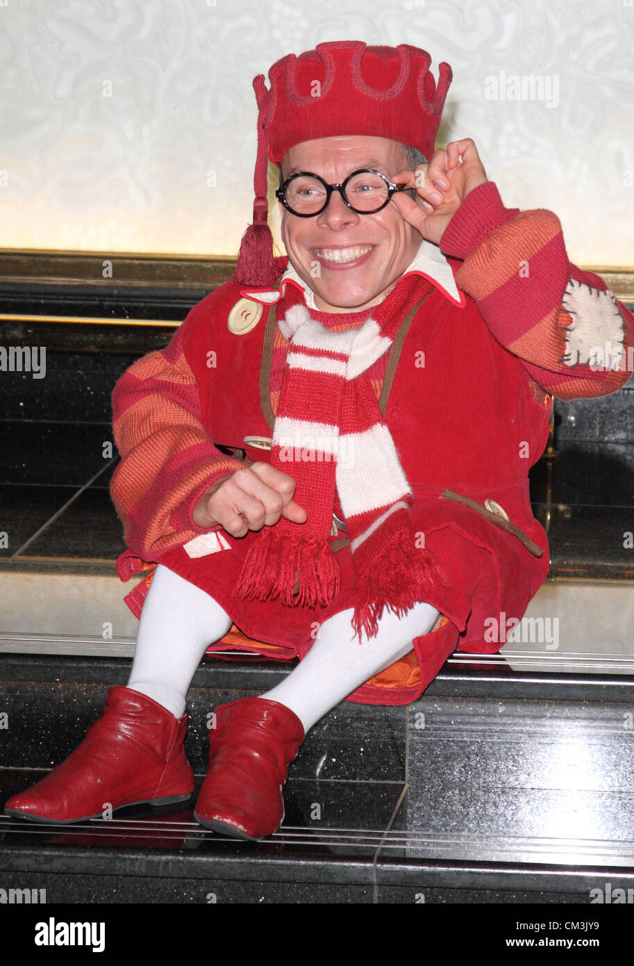 Warwick Davis stars in 'Snow White and the Seven Dwarfs' pantomime at