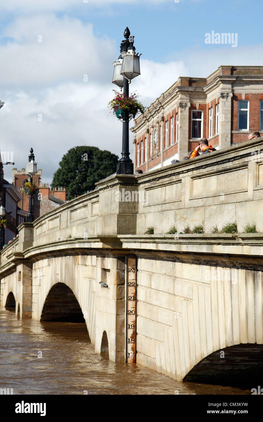 THE OUSE BRIDGE AS THE RIVER R CITY OF YORK CITY OF YORK NORTH YORKSHIRE ENGLAND 27 September 2012 Stock Photo