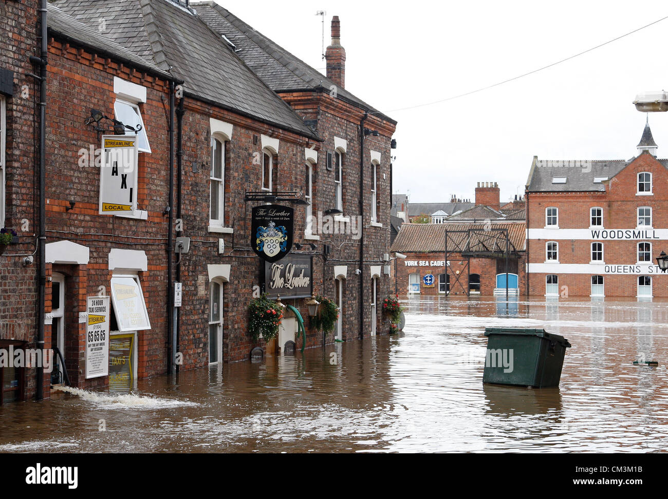 WHEELIE BIN FLOATS DOWN THE FL CITY OF YORK CITY OF YORK NORTH YORKSHIRE ENGLAND 27 September 2012 Stock Photo