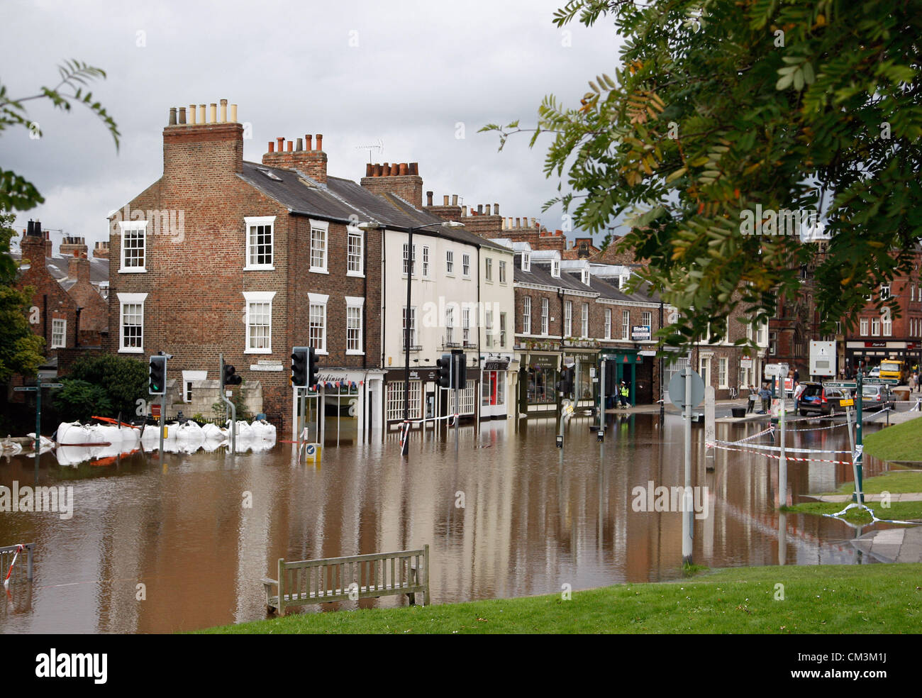 LOCAS BUSINESSES UNDER WATER CITY OF YORK CITY OF YORK NORTH YORKSHIRE ENGLAND 27 September 2012 Stock Photo