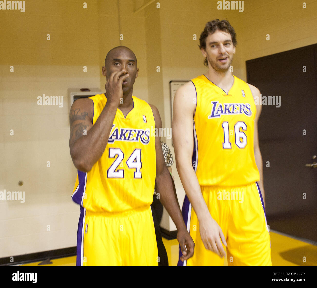 DJ Mbenga and Kobe Bryant of the Los Angeles Lakers share a word