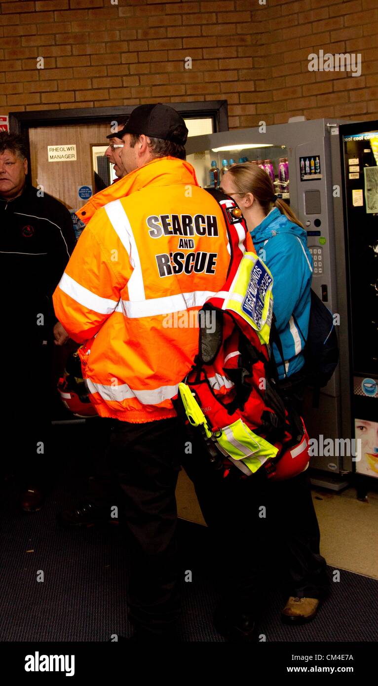 Machynlleth, Wales, UK. 2nd October 2012. West Midlands Search and Rescue members leave their training at the Rescue 3 centre, Bala, to volunteer their expertise in the search for missing 5 year old, April Jones. Stock Photo