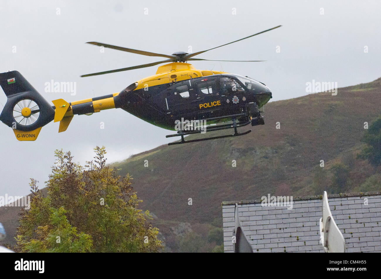 Police helicopter uk and night hi-res stock photography and images - Alamy