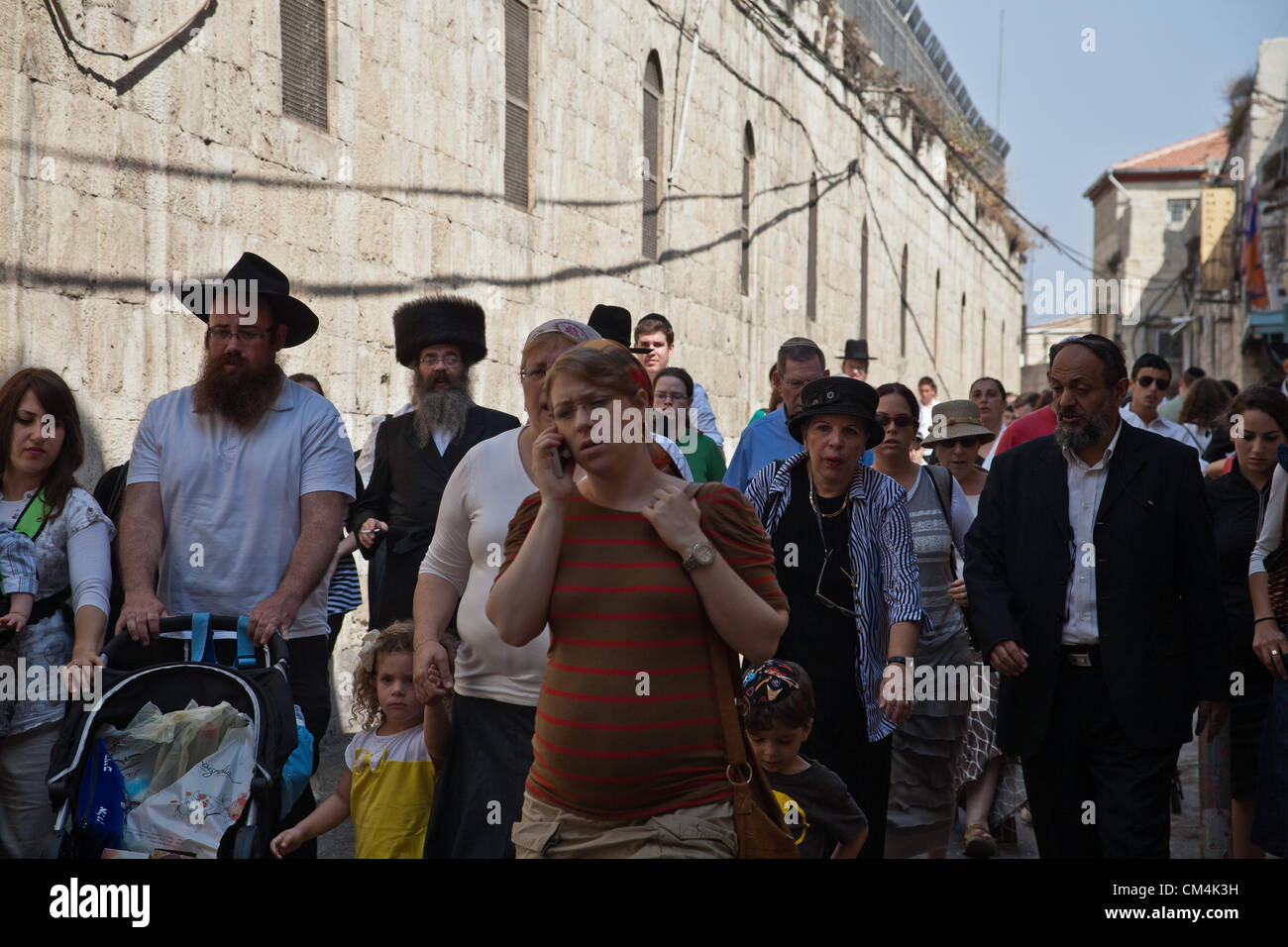 Jerusalem, Israel. 3rd October 2012. Thousands of Jews flock the Old