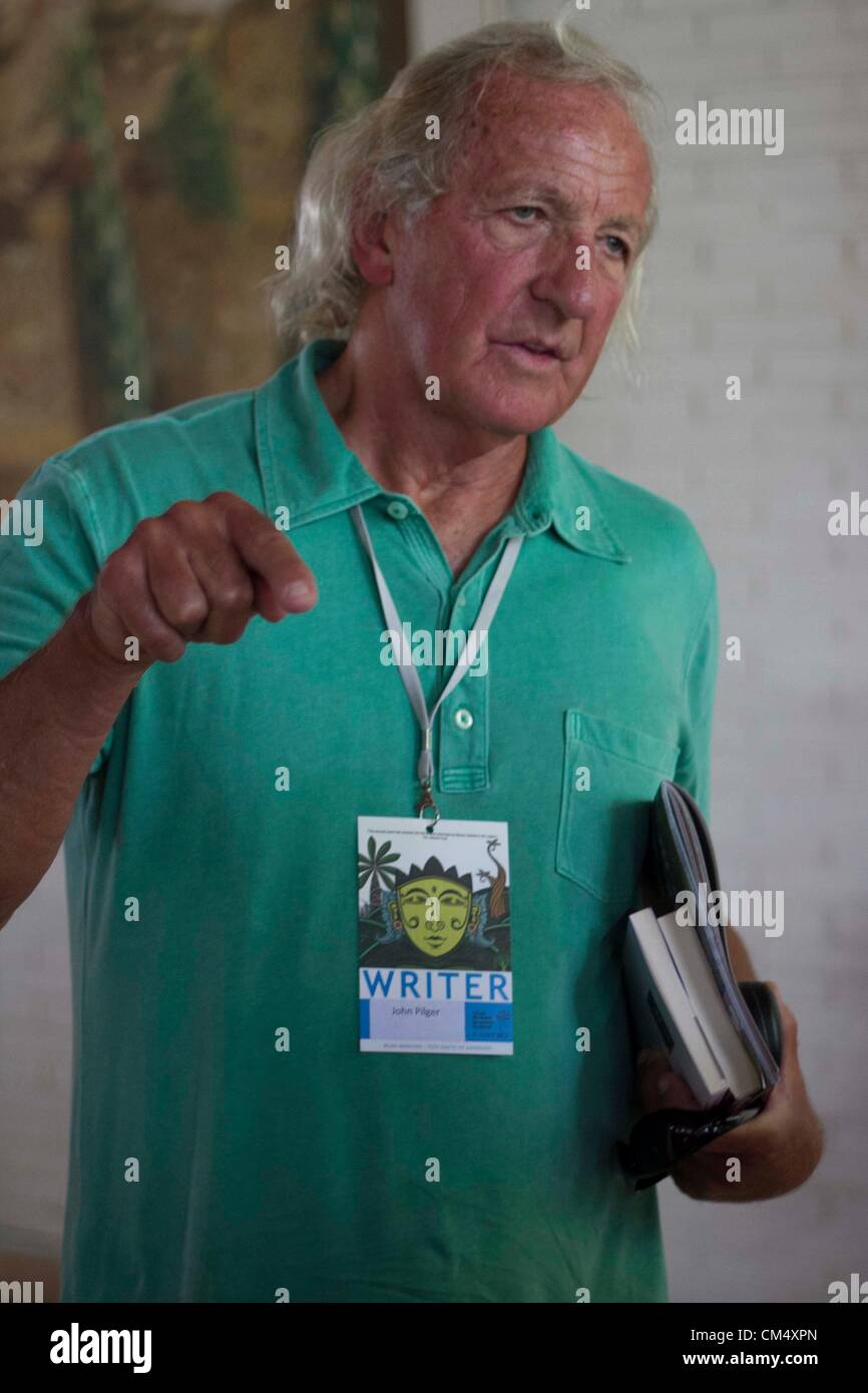 BALI, INDONESIA, 5th October, 2012. A Filmaker and  London-based Australian journalist , John Richard Pilger gestures as he talks in Ubud Writers and Readers Festival in Ubud, Bali, Indonesia on Friday, 5 October, 2012. Stock Photo