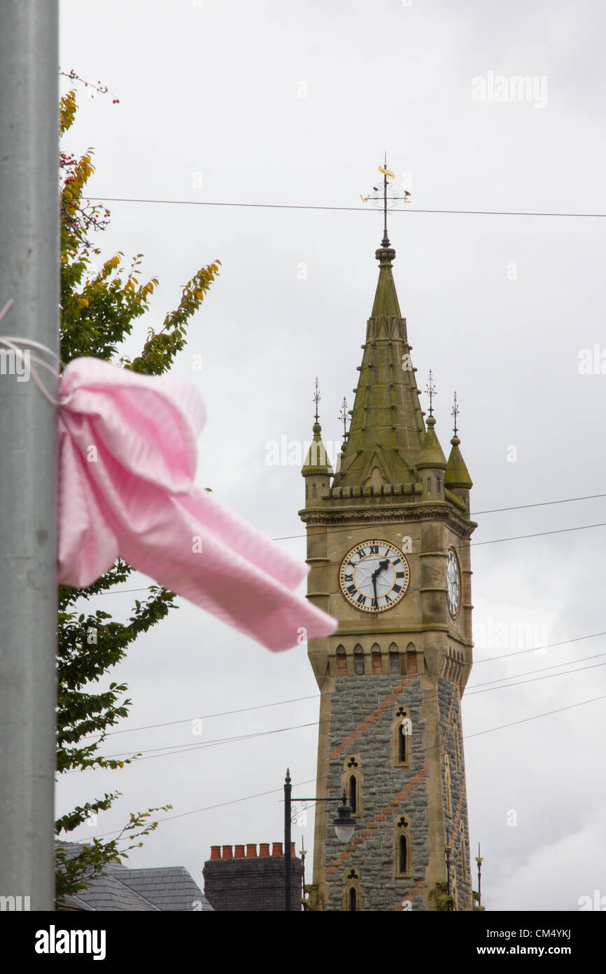 Machynlleth, Wales, UK. 5 October 20112.  Time is running out for those investigating of the murder of little April Jones of Machynlleth. While the massive search for evidence continues,  shocked local residents respond to an appeal by missing 5 year old April Jones's family to decorate the town with pink ribbons as a symbol of hope. Stock Photo