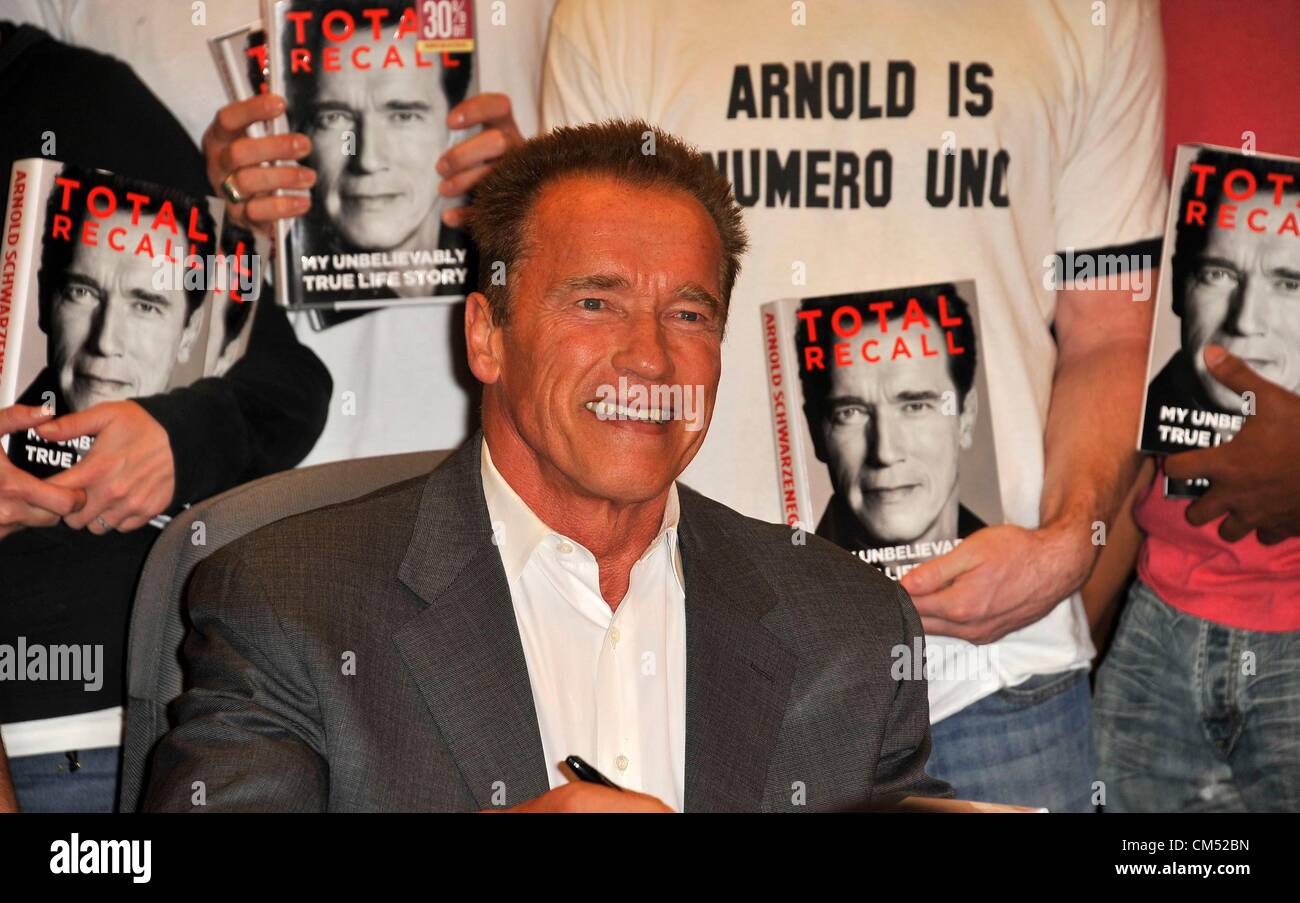 Los Angeles, California, USA. Arnold Schwarzenegger at instore