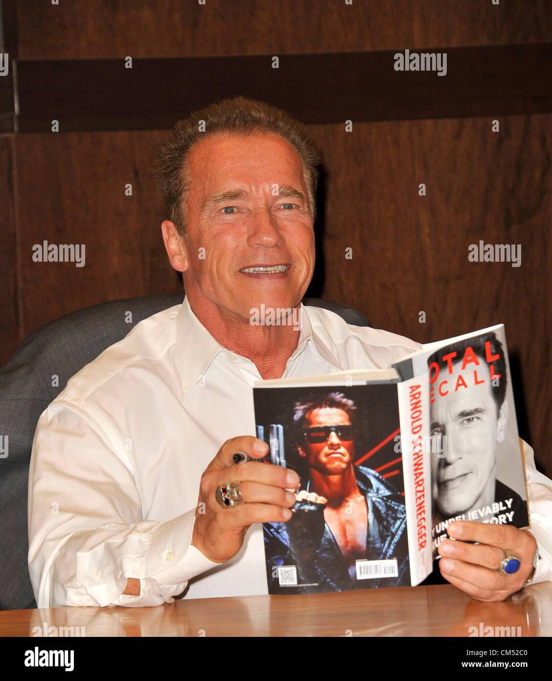 Los Angeles, California, USA. Arnold Schwarzenegger at instore
