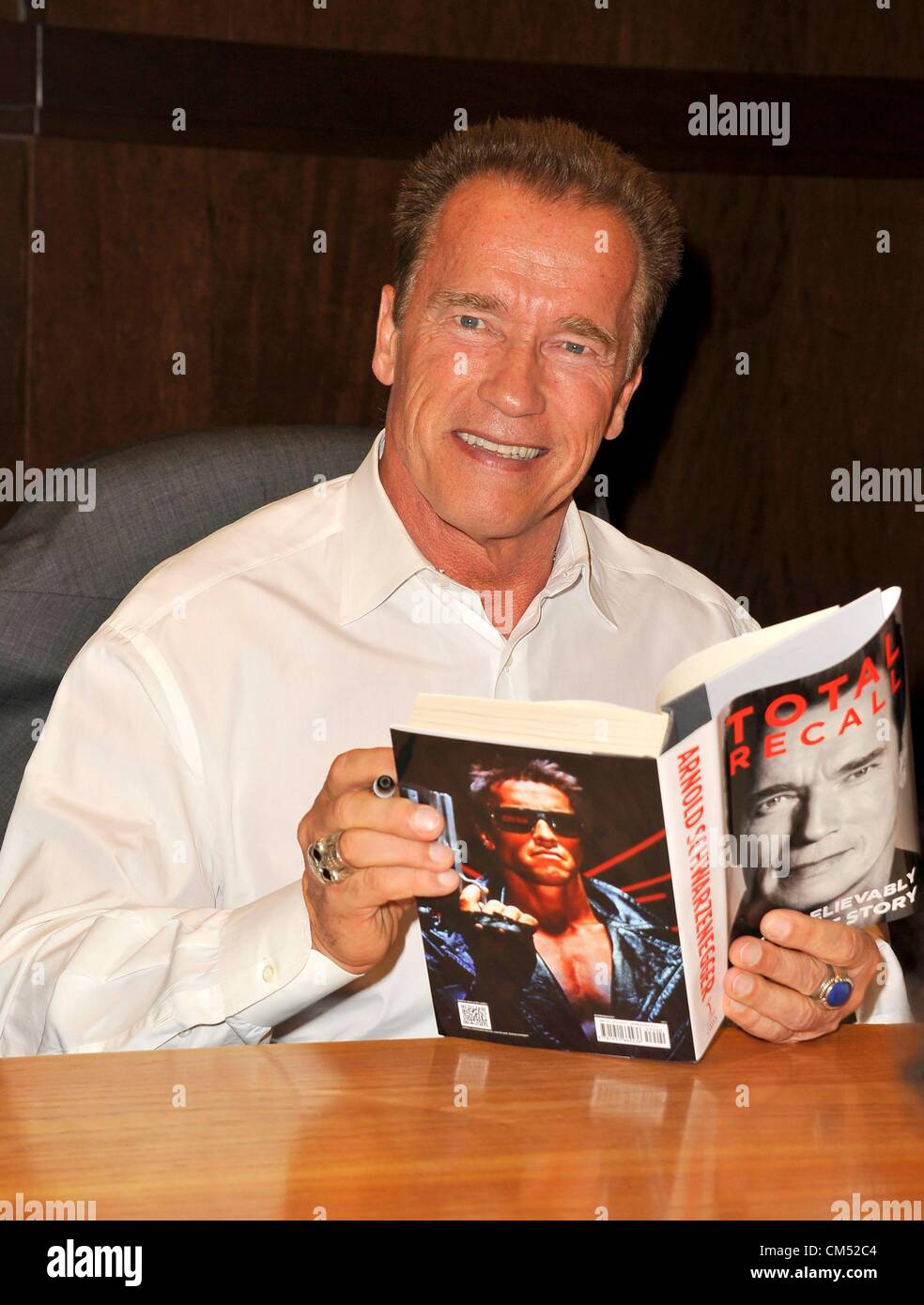 Los Angeles, California, USA. Arnold Schwarzenegger at instore